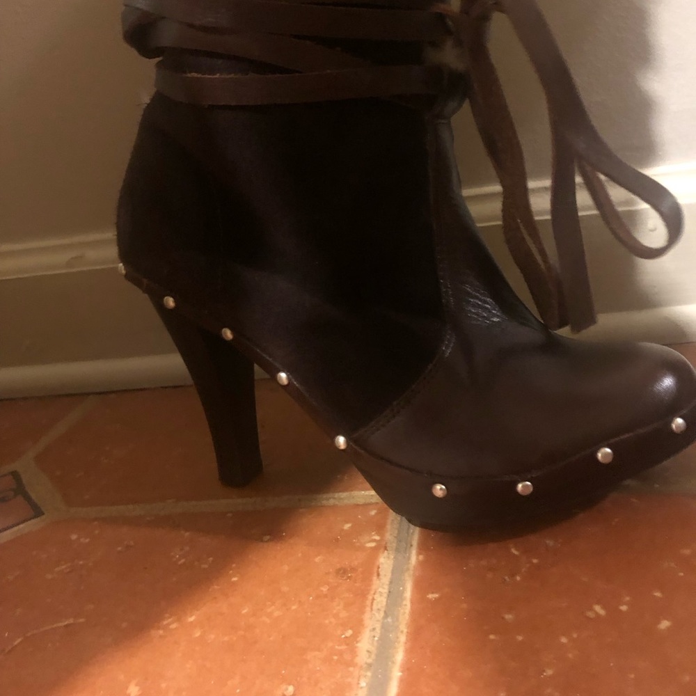 Beautiful boots - Picture 4 of 6
